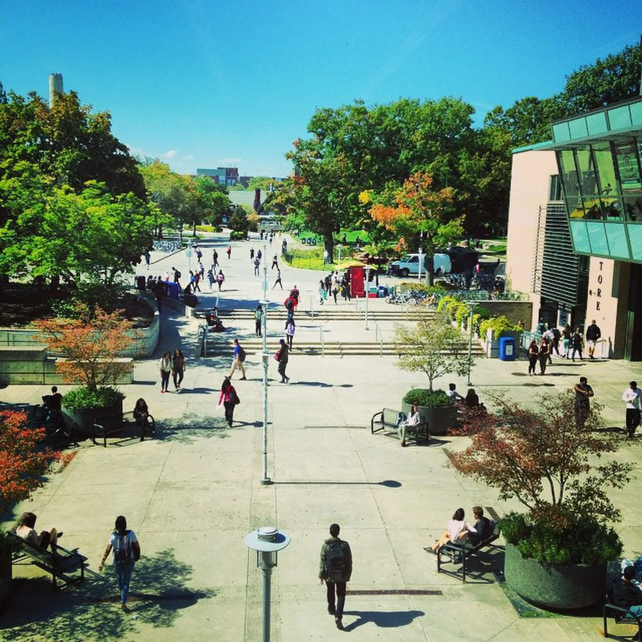McMaster University: McMaster University Student Centre Plaza