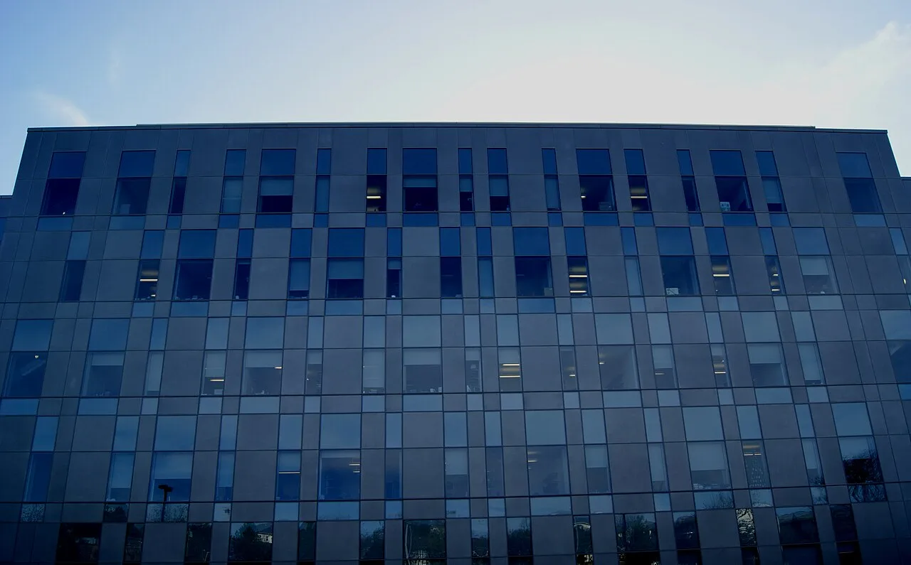 University of Waterloo Engineering 6 Building Exterier